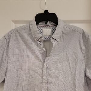 Men's Light Gray Micro-Print Button-Down Shirt